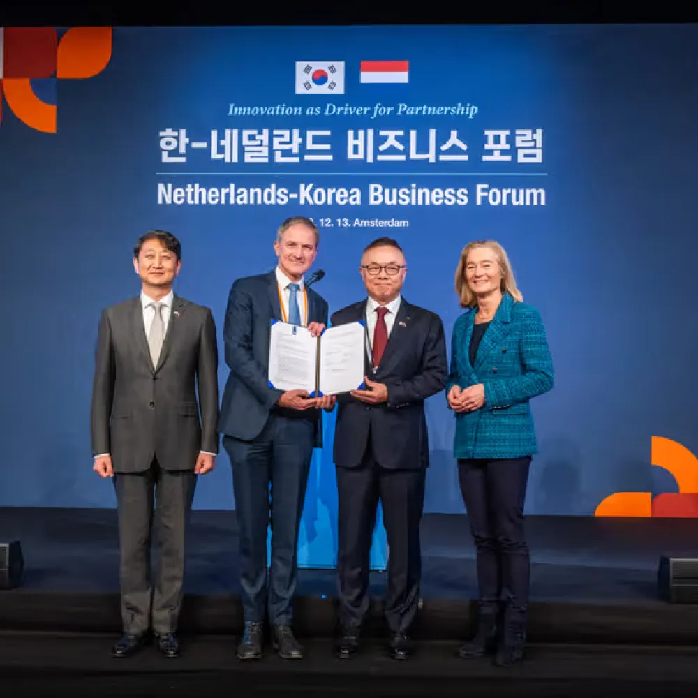 Fotot van mensen op podium in Korea