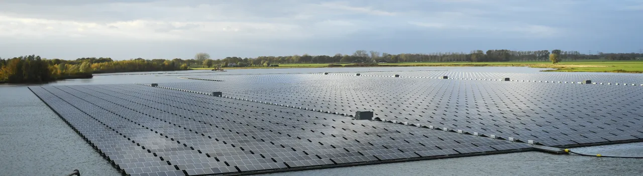 Zonnepark op de Bomhofsplas bij Zwolle