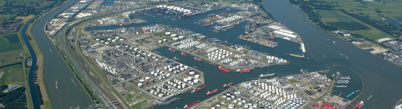 Luchtfoto van de Maasvlakte