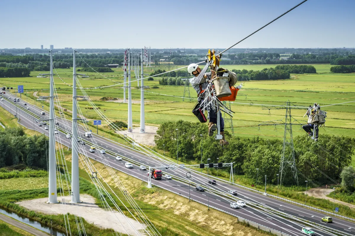 Werken aan een hoogspanningslijn
