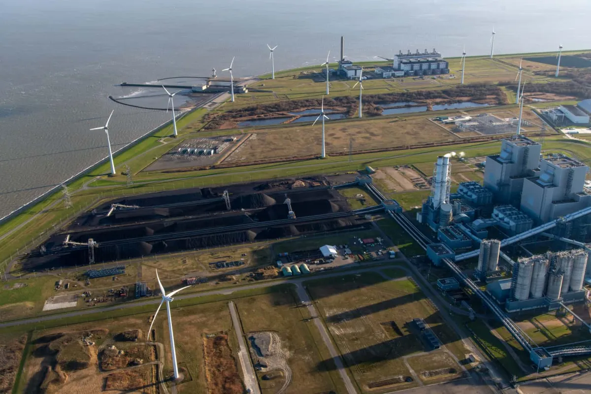 Luchtfoto van de Eemshavencentrale bij Eemshaven